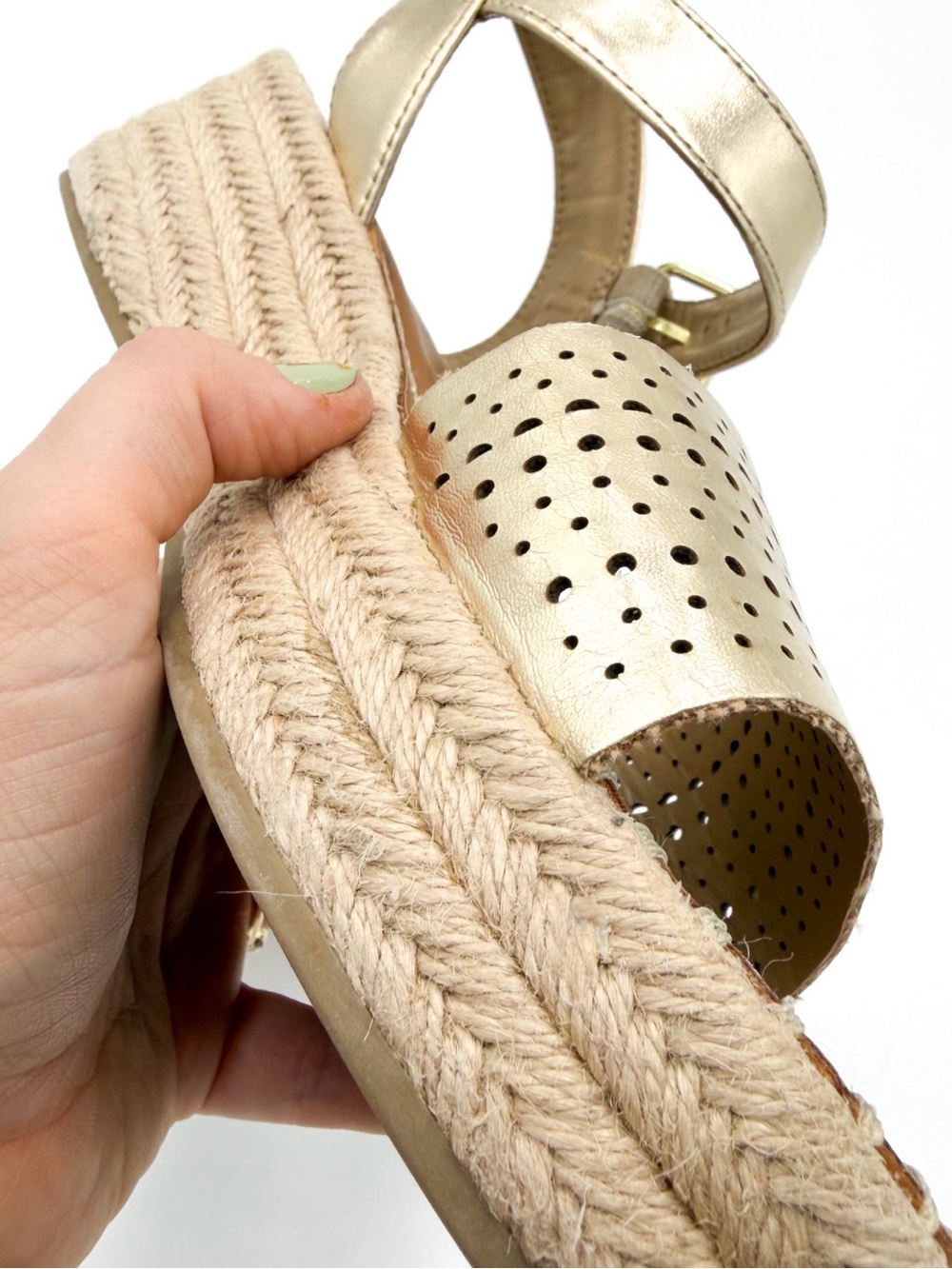Women’s White Mountain Metallic Gold Espadrille Platform Sandals Size 7.5 - Picture 13 of 13